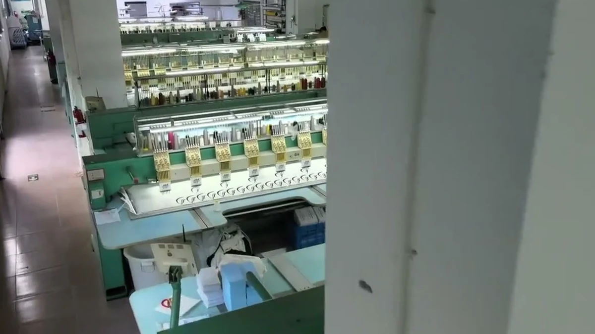 德邦仕电脑绣花工厂 车间通道全景