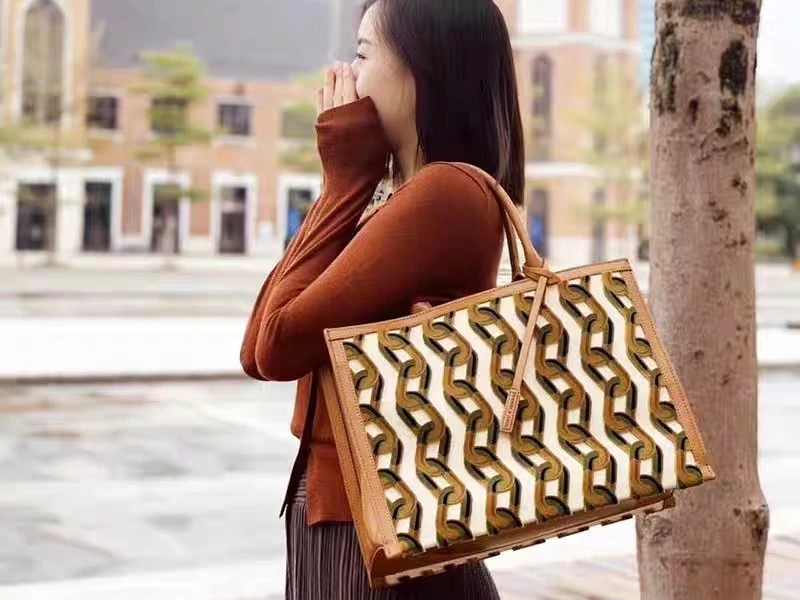 爆款包袋上的牙刷绣是怎么绣出来的？CHARLES & KEITH 锁链纹包袋刺绣加工复盘