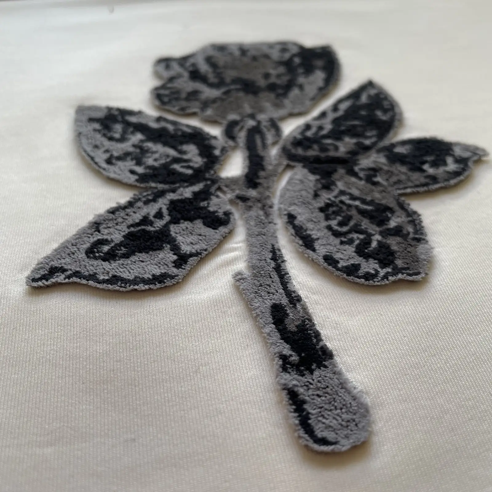 玫瑰花牙刷绣后烫画机压毛设计｜植绒绣定制 图4