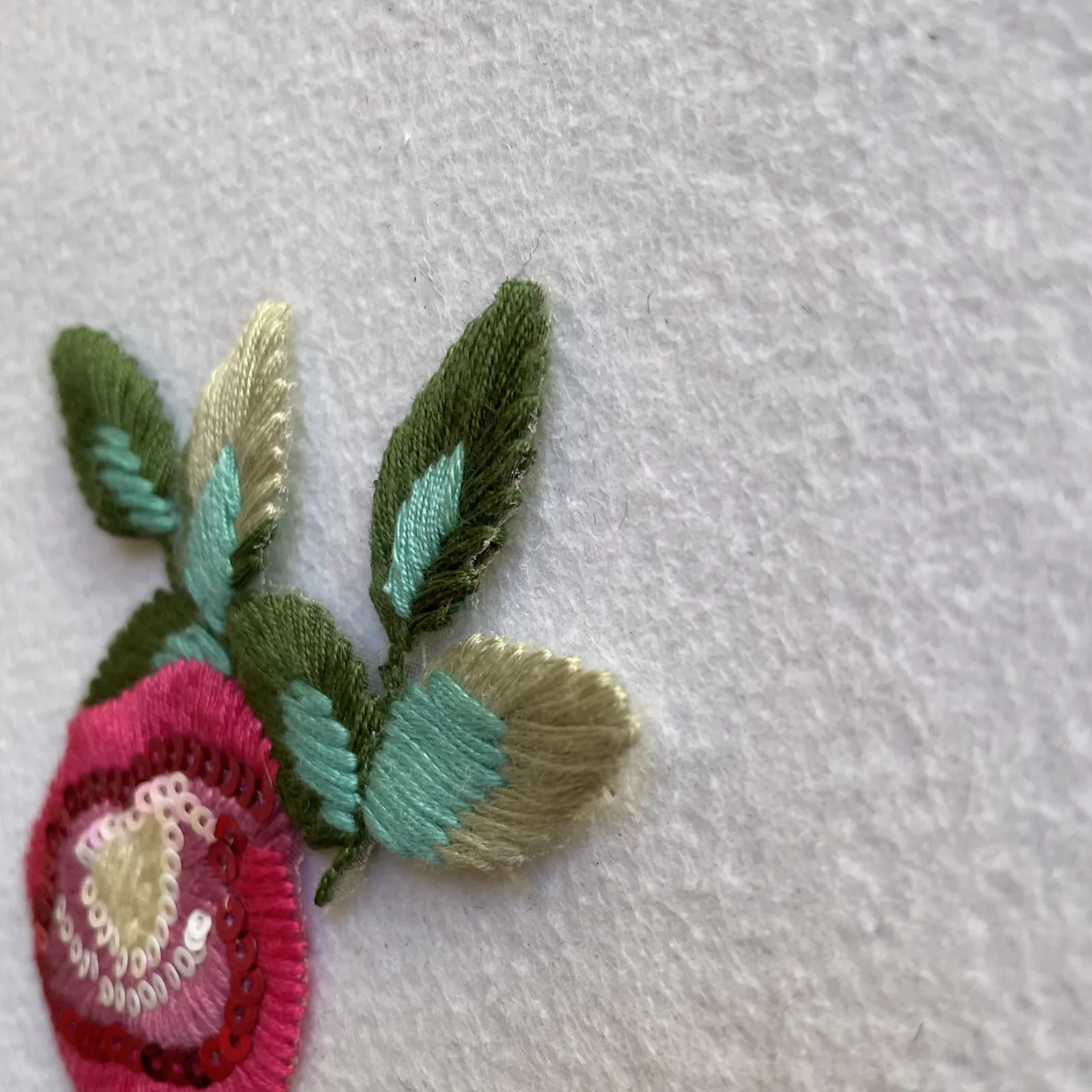 粗毛线绣珠片组合立体玫瑰花贴 图3